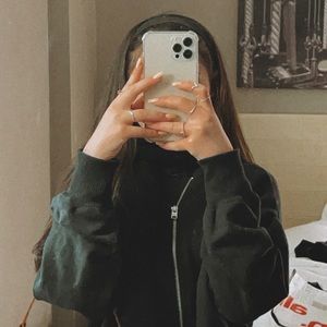 Meet your Posher, Isabelle